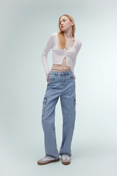 DeFacto Coool V-Neck Knitwear Crop Cardigan - Regular Fit, Buttoned A2076Ax24Sp