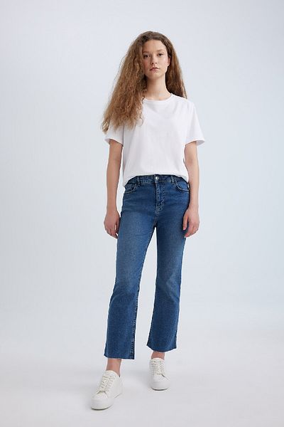 DeFacto Crop Flare Fit, normale Taille, Beinabschluss, knöchellange Jeanshose C1893ax24sm