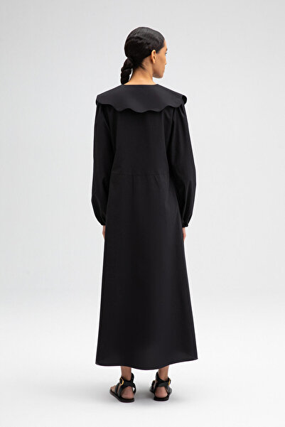 Touché Privé Popelínové šaty se širokým límcem Touche - černé