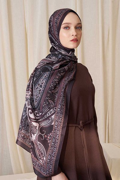 Madame Polo Amine Sercan Historical Dionessa Pattern Shawl - Bitter Brown