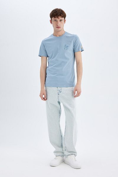 DeFacto Slim Fit T-Shirt mit Rundhalsausschnitt und bedrucktem Kurzarm C3946AX24SM