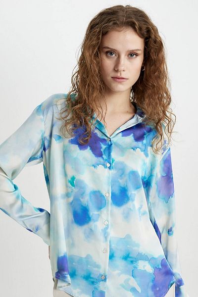 DeFacto Gemustertes Satin-Langarmshirt in Übergröße – T6892az24sp