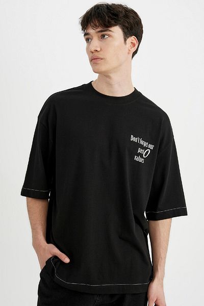 DeFacto Kurzarm-T-Shirt mit lockerer Passform, Rundhalsausschnitt und bedrucktem Rücken, C2244ax24sm