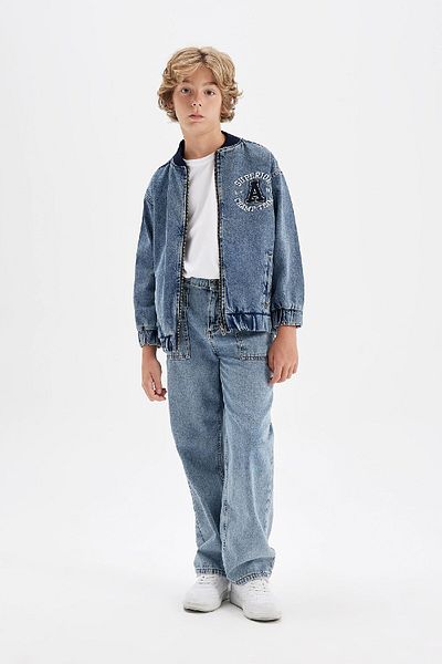 DeFacto Jachetă bomber din denim cu imprimeu sezonier pentru băiat, cu guler de colegiu, cu buzunar cu fermoar C3685a824au