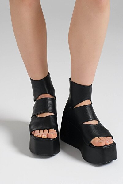 tw3 Kadın Hakiki Deri Kalın Tabanlı Tasarım Sandalet