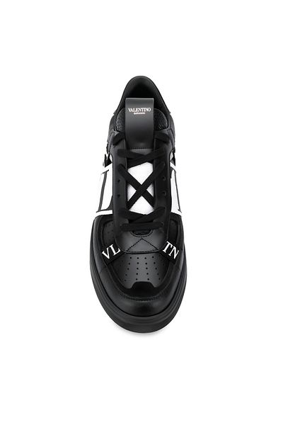 Valentino Garavani حذاء رياضي جلدي أسود للرجال VL7N
