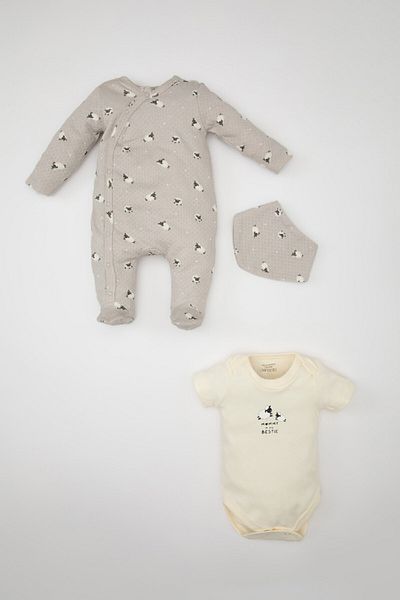 DeFacto 3-teiliges Set für Babys – gemusterter, langärmliger Strampler, kurzärmliger Body, Baby-Lätzchen C2809a524sp