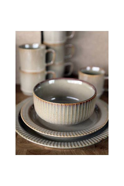 Tavola Bistro 18-Plate Dining Set