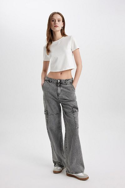 DeFacto Slim Fit Tričko Slim Fit Crew Krk s krátkým rukávem C4332Ax24Sp