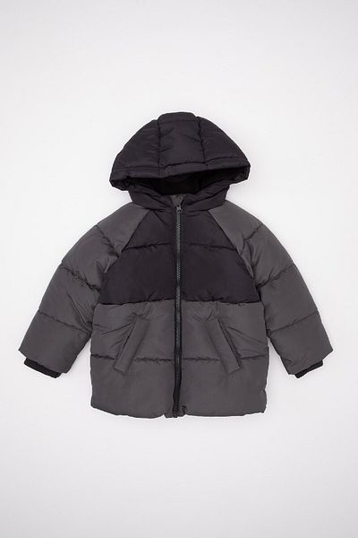 DeFacto Wasserdichte Pufferjacke mit Kapuze für Babys – Farbblockmuster, Fleecefutter A2826a524wn