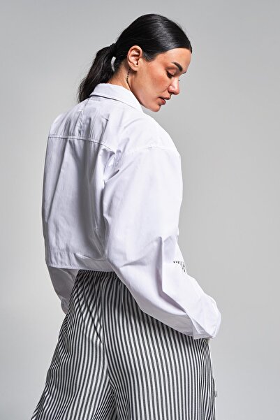 its basic Cămașă de damă, de culoare albă, cu design cu cravată