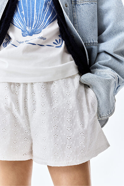 H&M Yüksek Belli ve Nakış İşlemeli Şort
