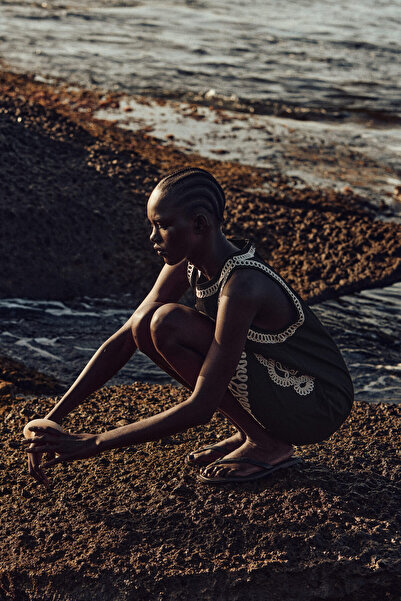 H&M İşlemeli Kolsuz Elbise