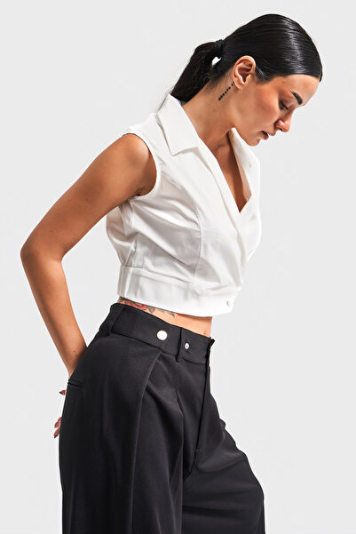 its basic Жіноча сорочка екрю кольору з круглим коміром, поясом і кроєм кроп-топ