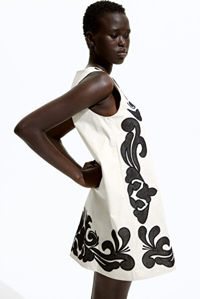 H&M İşlemeli Kolsuz Elbise