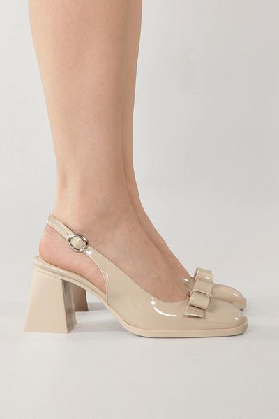 Lio Shoes Pantofi de damă cu toc din piele lacuită bej, cu vârf de soră, talpă TPU KBEJRF101