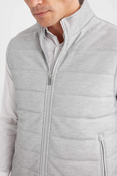 DeFacto Slim Fit Dar Kesim Dik Yaka Astarlı Fermuarlı Cepli Mevsimlik Baharlık Yelek D7536AX25SP