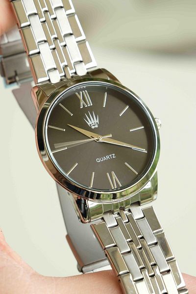 WATCHOFROYAL Rustic Silver Black Quartz Wristwatch