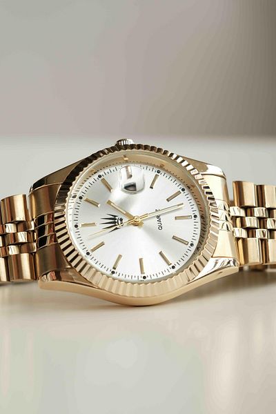 WATCHOFROYAL Grand Gold White Wristwatch
