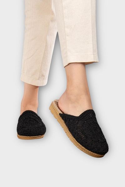 Liger Women's Straw Knit Embroidered Closed Front Daily Comfortable Slippers Black