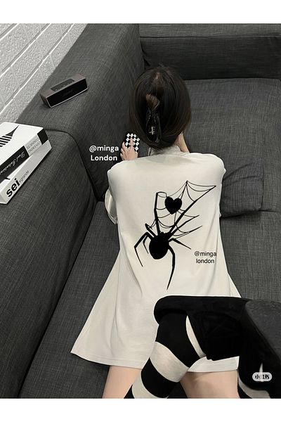 Minga London Μπλουζάκι μεγάλου μεγέθους σε μπεζ Big Spider Web Heart Back Printed -Mingalondon