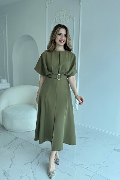 HELİS BUTİK Φόρεμα μάξι χακί με λεπτομέρεια ζώνης και πιέτες