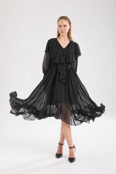 By Yaren Yazıcı Rochie neagră cu decolteu în V, cu volan, cu mâneci evazate, ...