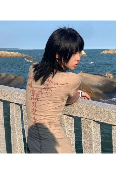 Pop Giyim Μπλουζάκι με κοντό μανίκι με κόκκινο σχέδιο στην πλάτη Slayer Horn