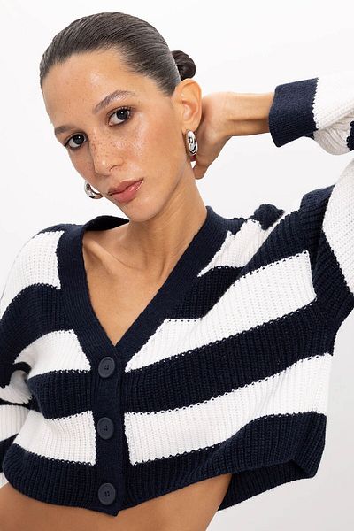 DeFacto Regular Fit V-Neck Striped Buttoned Knitwear Cardigan Z8539Az24Au