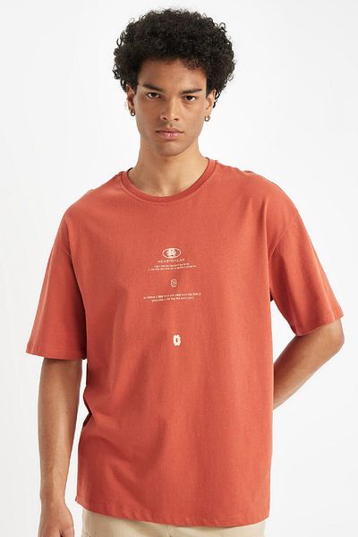 DeFacto 100 % Baumwolle, bequem, normale Passform, entspannte Passform, Rundhalsausschnitt, bedrucktes Kurzarm-T-Shirt C6144ax24au