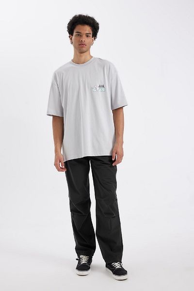 DeFacto Graues Oversize-T-Shirt mit Rundhalsausschnitt und Rückenaufdruck C652
