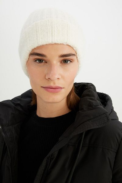 DeFacto Y1090AZ24WN Modell Damen-Strickmütze
