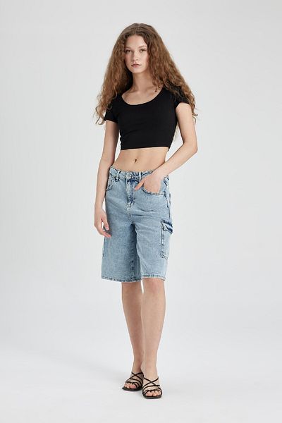 DeFacto Tailliertes T-Shirt mit U-Ausschnitt und kurzen Ärmeln C6102ax24sm