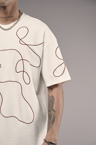 Butik TREND BIZ Μπλουζάκι με λαιμόκοψη με κέντημα με κέντημα με φόρμα