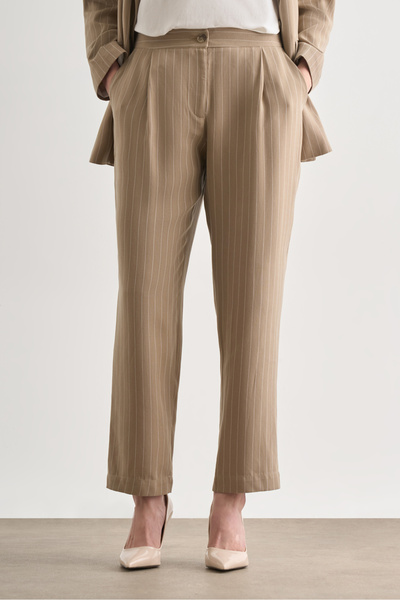 Mizalle Bej Rengi İnce Çizgili Tek Pile Klasik Pantolon