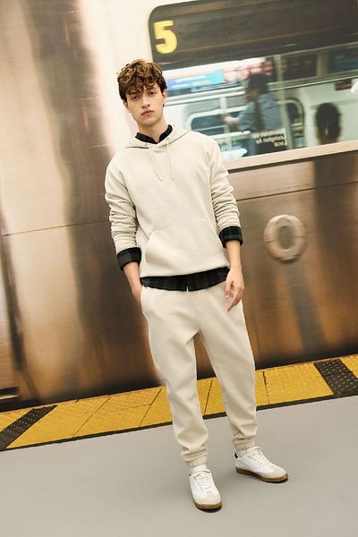 DeFacto Soft Feather Basic Sweatshirt with Hood - Kangaroo Pocket, Regular Fit X8283Az24Au