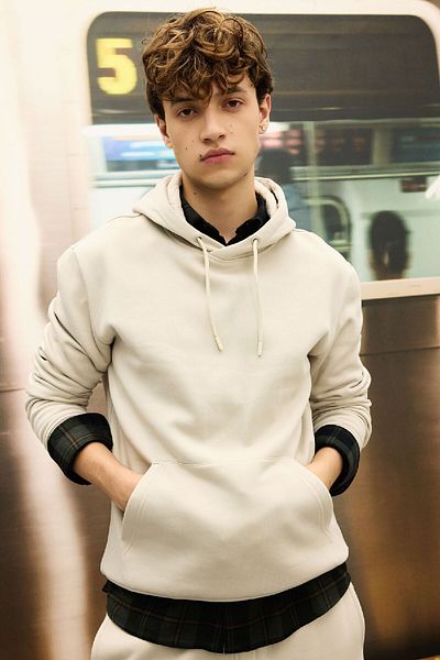DeFacto Soft Feather Basic Sweatshirt with Hood - Kangaroo Pocket, Regular Fit X8283Az24Au