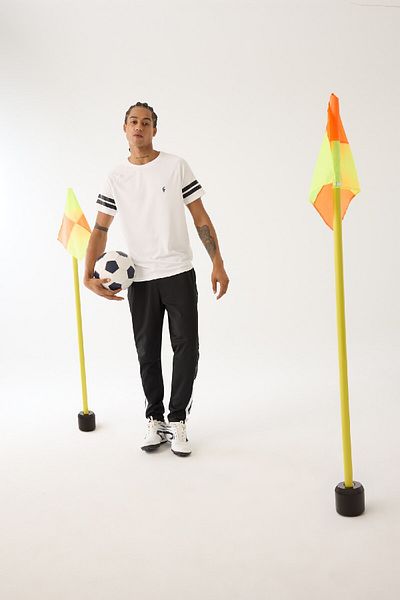 DeFacto Defactofit Slim Fit Slim Fit Koszulka sportowa z krótkim rękawem i okrągłym dekoltem, z nadrukiem Z5580Az24Au