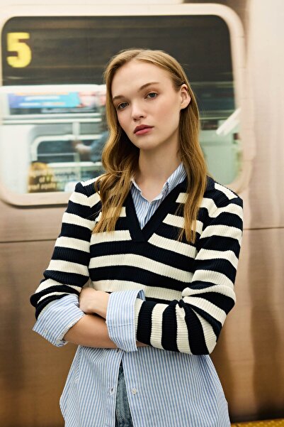 DeFacto Gestreifter Slim-Fit-Polo-Strickpullover – A2060ax24au