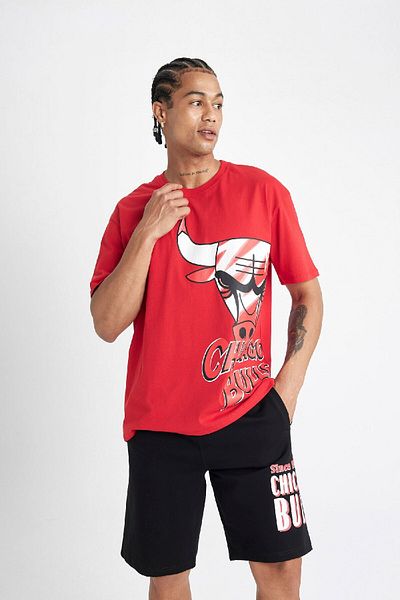 DeFacto Fit Nba Chicago Bulls Boxy Fit Crew Neck Short Sleeve t Shirt C4158Ax24Hs