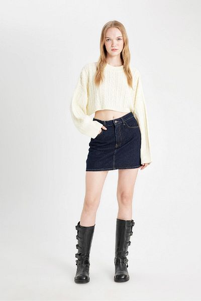 DeFacto Crop-Strickpullover mit geflochtenem Haar und Rundhalsausschnitt – reguläre Passform T4518az24wn