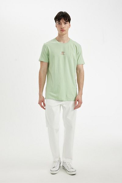 DeFacto Slim Fit T-Shirt mit Rundhalsausschnitt und bedrucktem Kurzarm C6913AX24SM