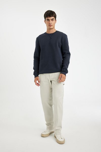 DeFacto Dickes, schlichtes Basic-Sweatshirt mit normaler Passform und Rundhalsausschnitt T3777az24au