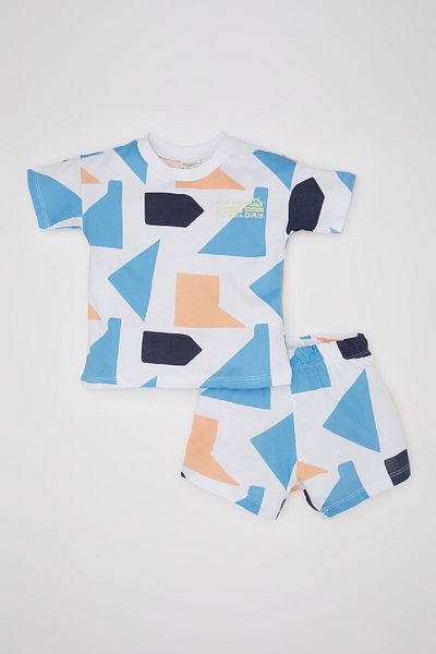 DeFacto Baby Boy 2L Anzug gemustertes Kurzarm-T-Shirt und elastische Shorts D1509a524sm