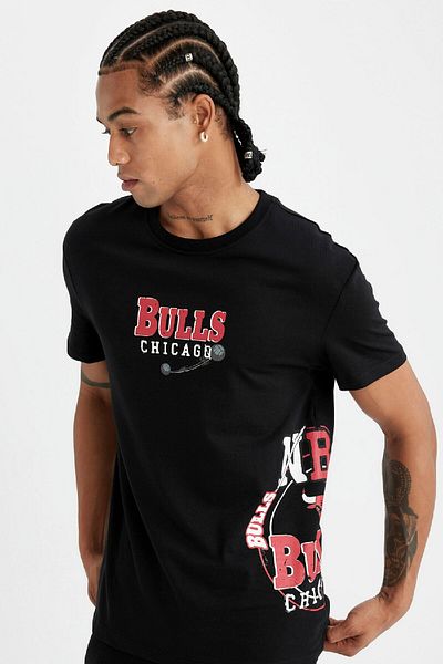 DeFacto Crew Neck - Standard Fit - Μπλουζάκι NBA Chicago Bulls