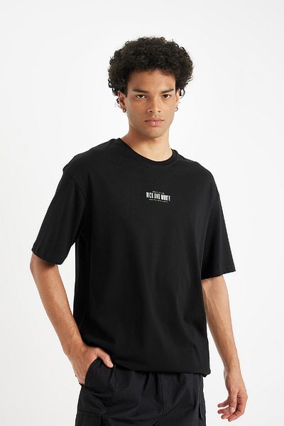 DeFacto Rick And Morty Baumwoll-T-Shirt mit Rundhalsausschnitt – Rückendruck, kurze Ärmel C6511ax24au