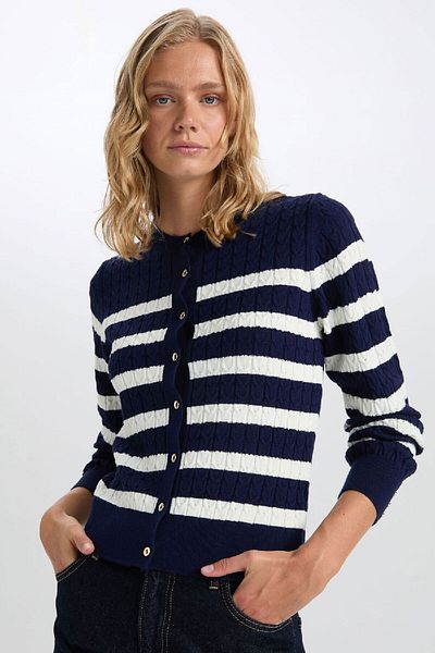 DeFacto Strickjacke mit normaler Passform, gestreift, Rundhalsausschnitt, Knopfleiste, A2138ax24wn