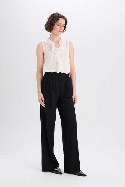 DeFacto Ärmellose Chiffonbluse mit normaler Passform und V-Ausschnitt D3128AX24HS