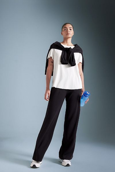 DeFacto Defactofit Oversize Wide Fit Crew Neck Sportsman Modal Tričko s krátkým rukávem B5536Ax24Au