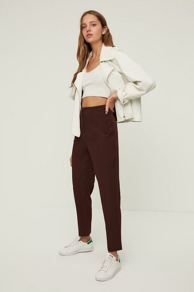 Trendyol Collection Texturfarbener Zigarettenform-Stiftstoff mit hoher Taille und Knöchel